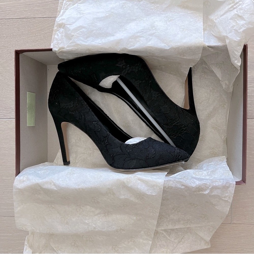 Brooks Brothers Red Fleece Black Floral Lace Point-toe Pumps 🎉Host Pick🎉